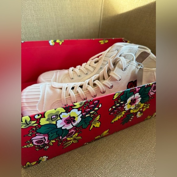 Kenzo High Top Sneakers Cream Lace Up Side Zipper Round Toe w/ Dog Tag
NWB - Picture 3 of 5